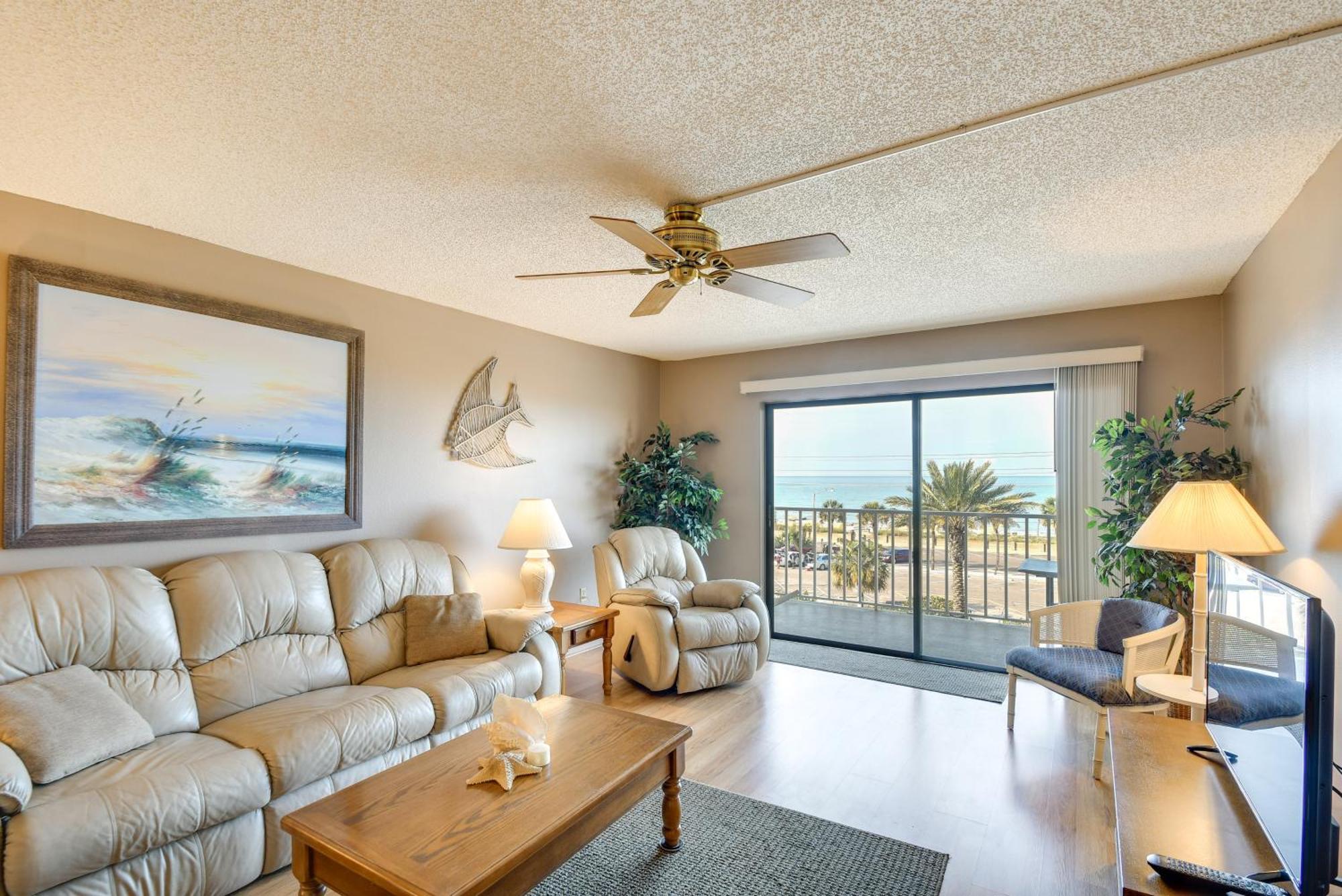 Coastal Condo With Balcony Walk To Madeira Beach! سانت بيتي بيتش المظهر الخارجي الصورة