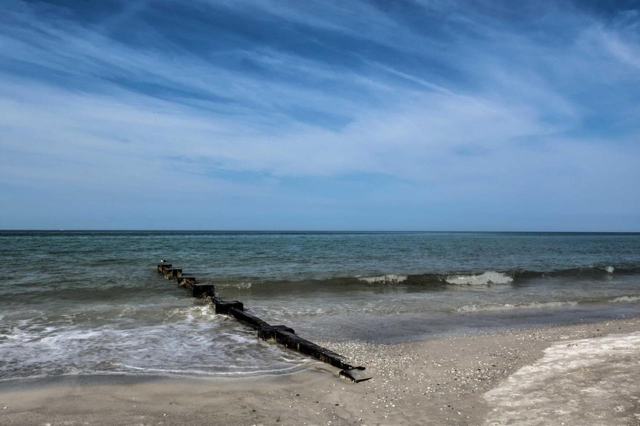 Coastal Condo With Balcony Walk To Madeira Beach! سانت بيتي بيتش المظهر الخارجي الصورة