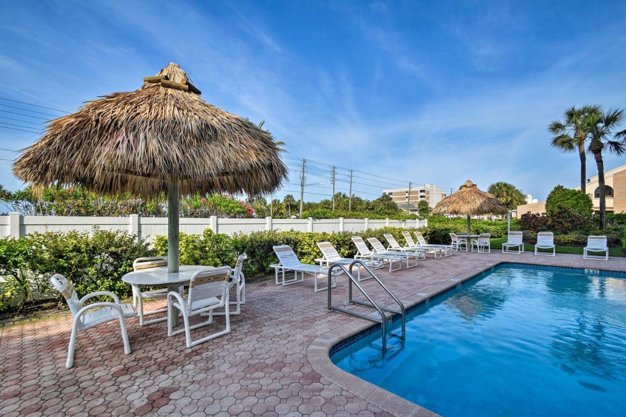 Coastal Condo With Balcony Walk To Madeira Beach! سانت بيتي بيتش المظهر الخارجي الصورة